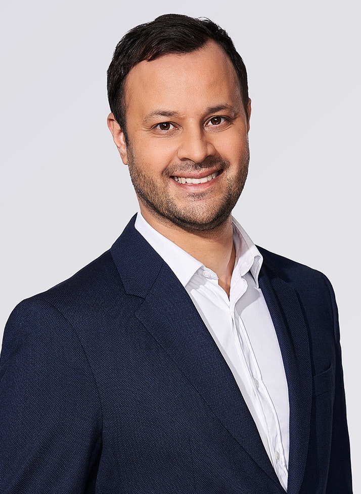Ilies Hassani, Conseiller principal et représentant en épargne collective